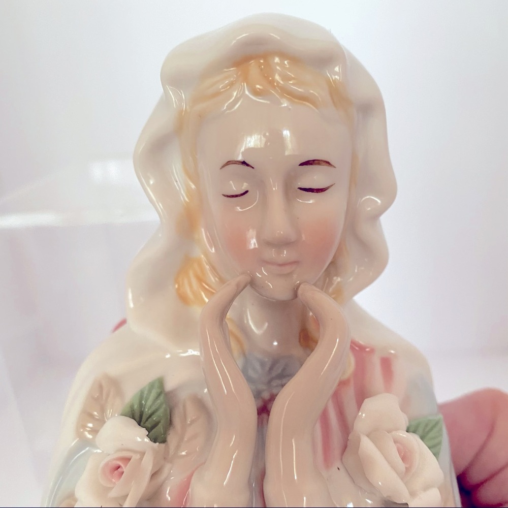 Mary Figurine - Picture 3 of 9